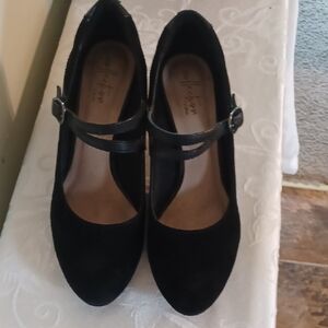 Black Classic Heels with Minimalist Design